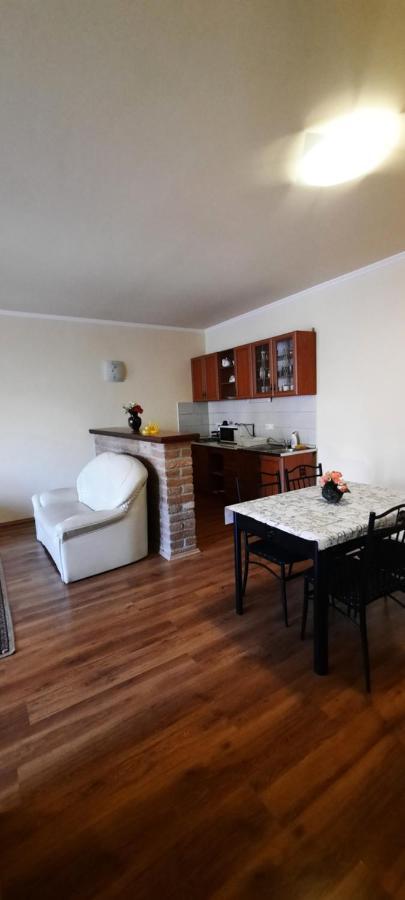 Bastya Apartmanhaz Sárvár Buitenkant foto