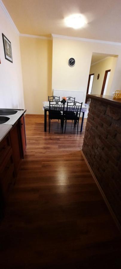 Bastya Apartmanhaz Sárvár Buitenkant foto
