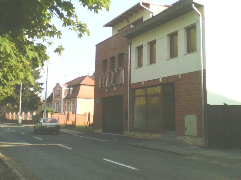 Bastya Apartmanhaz Sárvár Buitenkant foto