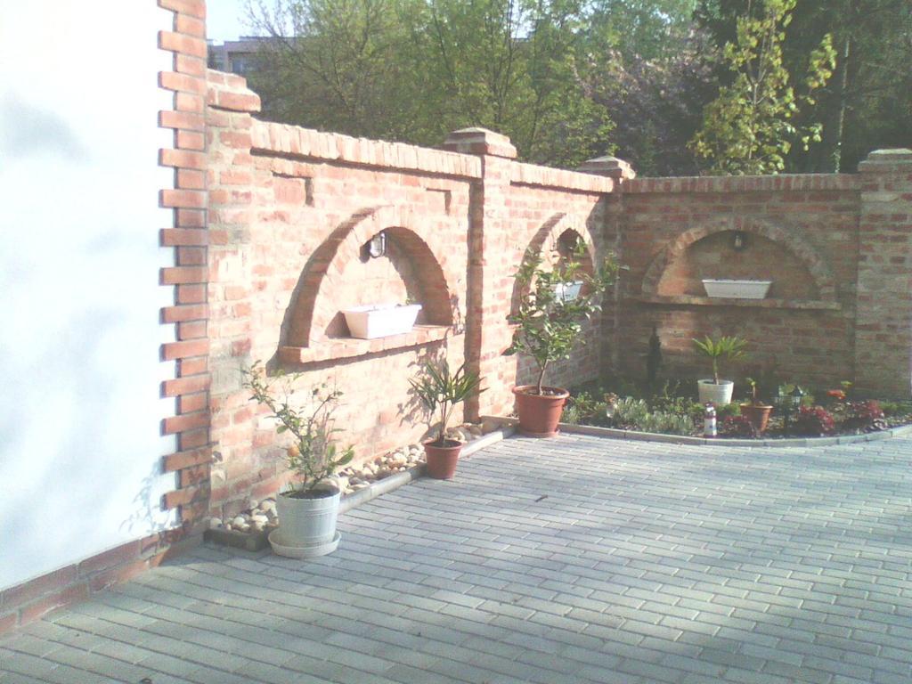Bastya Apartmanhaz Sárvár Buitenkant foto