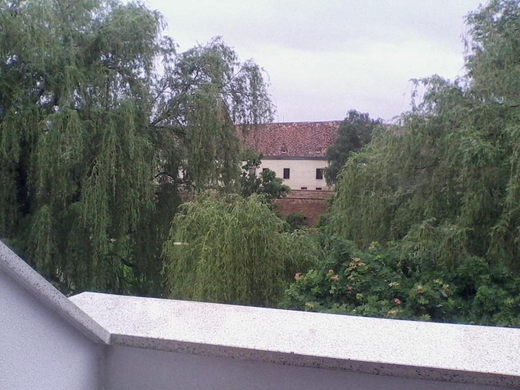 Bastya Apartmanhaz Sárvár Buitenkant foto