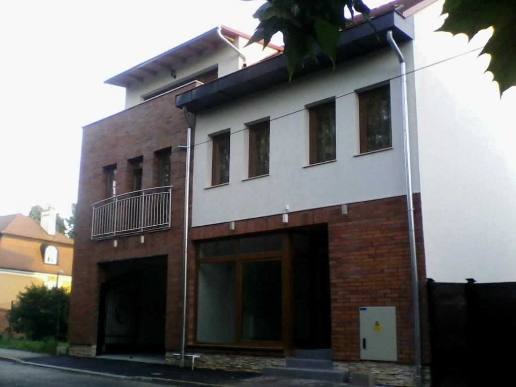 Bastya Apartmanhaz Sárvár Buitenkant foto